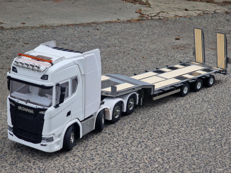 FM 3-Achs Auflieger mit Rampen 1:14